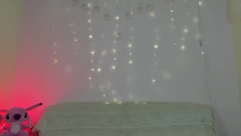 Snapshot of pretty_and_strong chatting on 10/13/25, 01:38 pretty_and_strong online show from 10/13/25, 01:38