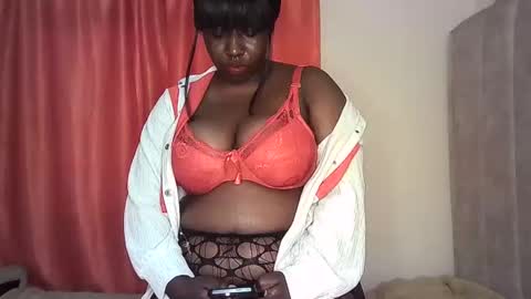 Snapshot of pretty_bums chatting on 01/29/25, 12:24 chichi online show from 01/29/25, 12:24