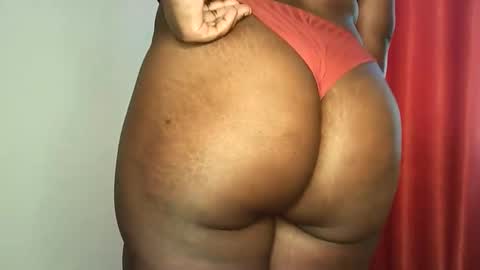 Snapshot of pretty_bums chatting on 03/05/25, 12:00 chichi online show from 03/05/25, 12:00