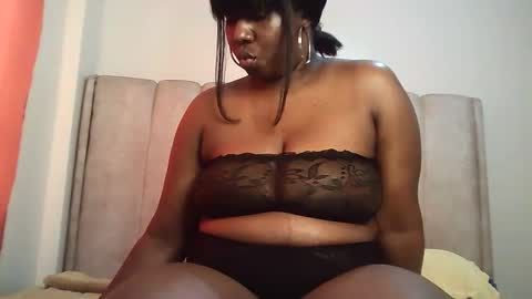 Snapshot of pretty_bums chatting on 09/26/25, 12:42 chichi online show from 09/26/25, 12:42