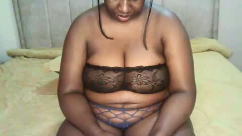 Snapshot of pretty_bums chatting on 09/28/25, 02:06 chichi online show from 09/28/25, 02:06