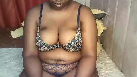 Snapshot of pretty_bums chatting on 10/16/25, 04:30 chichi online show from 10/16/25, 04:30