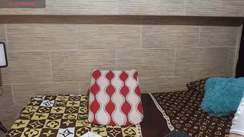 pretty_cristal22 online show from 12/24/24, 01:38