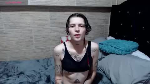 pretty_cristal22 online show from 02/21/25, 11:44