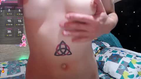 pretty_cristal22 online show from 10/04/25, 12:19