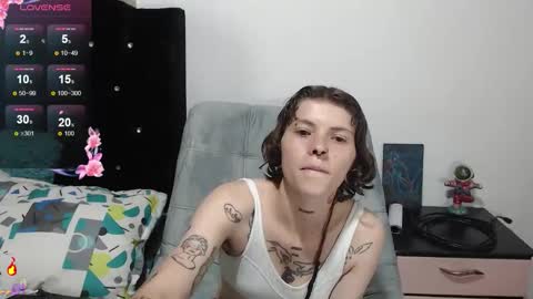 pretty_cristal22 online show from 10/19/25, 09:48