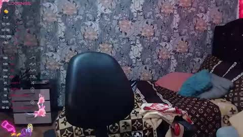 pretty_cristal22 online show from 04/17/26, 10:35