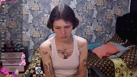 pretty_cristal22 online show from 04/25/26, 12:19