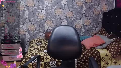 pretty_cristal22 online show from 04/25/26, 01:41