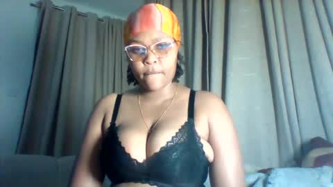 Snapshot of pretty_dee1 chatting on 07/27/26, 03:13 pretty_dee1 online show from 07/27/26, 03:13