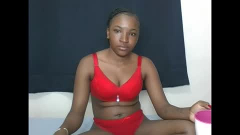 Snapshot of pretty_ebony2 chatting on 10/19/25, 05:35 Anne online show from 10/19/25, 05:35