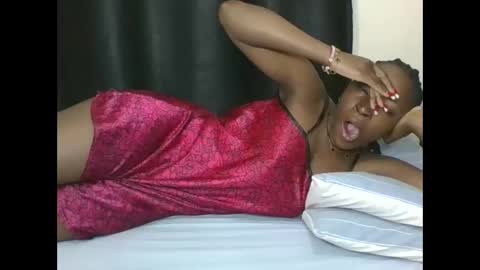 Snapshot of pretty_ebony2 chatting on 11/27/25, 07:05 Anne online show from 11/27/25, 07:05