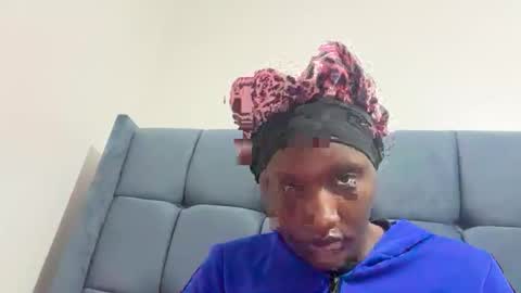 Snapshot of pretty_ellsie chatting on 09/25/25, 12:03 independent model online show from 09/25/25, 12:03