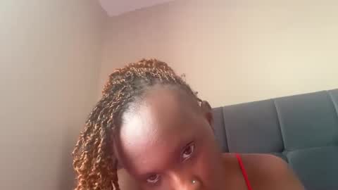 Snapshot of pretty_ellsie chatting on 10/07/25, 08:00 independent model online show from 10/07/25, 08:00