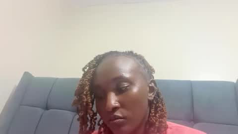 Snapshot of pretty_ellsie chatting on 10/08/25, 05:21 independent model online show from 10/08/25, 05:21