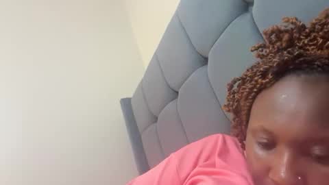 Snapshot of pretty_ellsie chatting on 10/09/25, 05:27 independent model online show from 10/09/25, 05:27