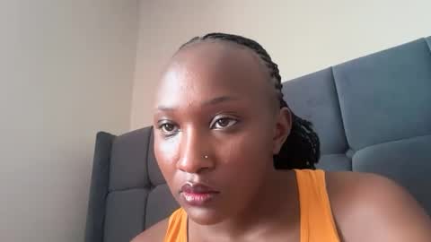 Snapshot of pretty_ellsie chatting on 10/15/25, 06:46 independent model online show from 10/15/25, 06:46