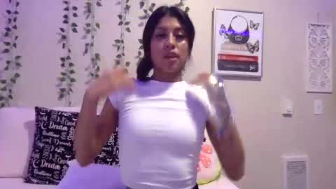 pretty_girl828687 online show from 11/12/25, 10:30