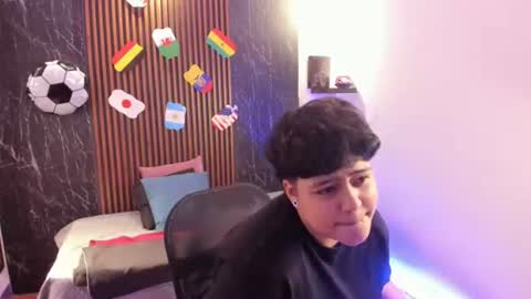 pretty_honey22 online show from 06/19/26, 01:32