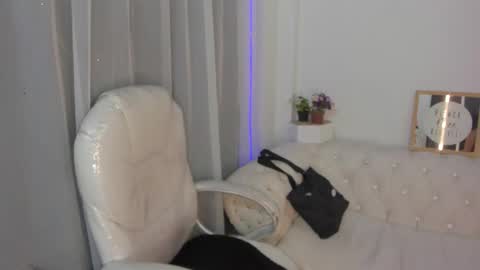 pretty online show from 12/02/25, 11:37