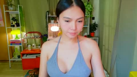 Snapshot of pretty_kimxxx chatting on 04/20/26, 03:20 Kim online show from 04/20/26, 03:20