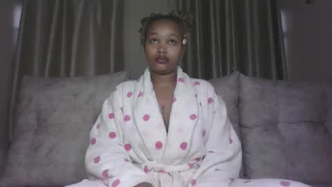 Snapshot of pretty_little_baibe chatting on 12/19/25, 08:10 Tracy online show from 12/19/25, 08:10