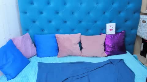 pretty_malika online show from 10/10/25, 02:43