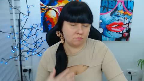 pretty_malika online show from 11/25/25, 02:55