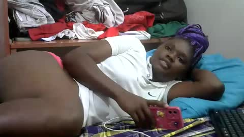 pretty_melan online show from 04/28/26, 07:02