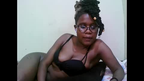 Snapshot of pretty_mellan chatting on 02/01/25, 02:24 pretty_mellan online show from 02/01/25, 02:24