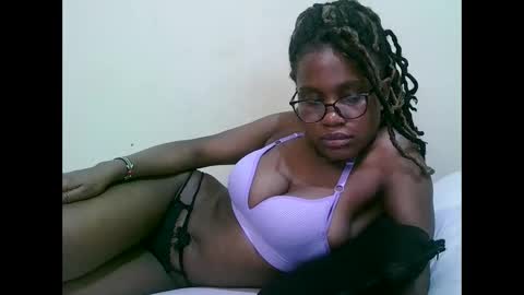 Snapshot of pretty_mellan chatting on 02/10/25, 04:47 pretty_mellan online show from 02/10/25, 04:47