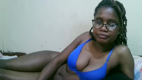 Snapshot of pretty_mellan chatting on 02/21/25, 10:37 pretty_mellan online show from 02/21/25, 10:37