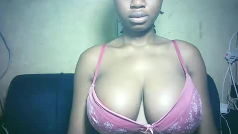 Snapshot of pretty_milan chatting on 12/16/25, 07:35 pretty_milan online show from 12/16/25, 07:35