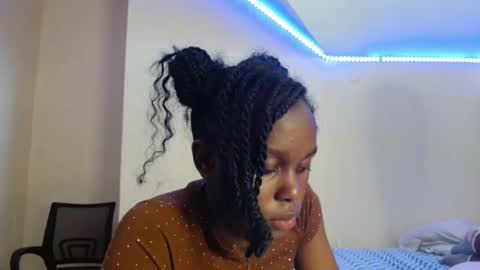 Snapshot of pretty_nyra chatting on 04/24/26, 04:59 Nyra online show from 04/24/26, 04:59