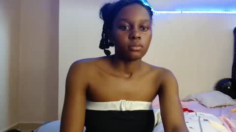 Snapshot of pretty_nyra chatting on 05/02/26, 07:24 Nyra online show from 05/02/26, 07:24