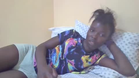 Snapshot of pretty_petite_ebony chatting on 01/06/25, 08:39 pretty_petite_ebony online show from 01/06/25, 08:39