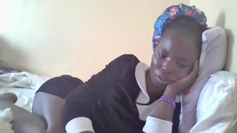 Snapshot of pretty_petite_ebony chatting on 01/24/25, 11:59 pretty_petite_ebony online show from 01/24/25, 11:59