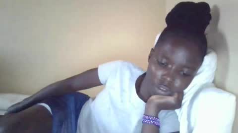 Snapshot of pretty_petite_ebony chatting on 01/27/25, 02:24 pretty_petite_ebony online show from 01/27/25, 02:24