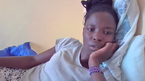 Snapshot of pretty_petite_ebony chatting on 02/26/25, 12:25 pretty_petite_ebony online show from 02/26/25, 12:25
