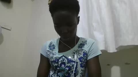 pretty_petite_ebony online show from 10/29/25, 10:00