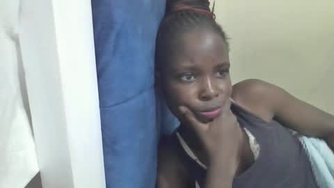 pretty_petite_ebony online show from 04/17/26, 08:56