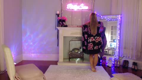 Pretty Sara online show from 01/03/25, 12:43