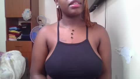 pretty_shila online show from 04/27/26, 12:36