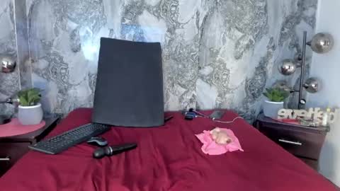 Snapshot of pretty_wannda chatting on 04/24/26, 11:29 online show from 04/24/26, 11:29