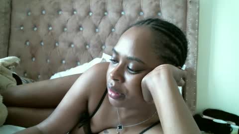 Snapshot of pretty_zii chatting on 09/16/25, 11:55 zii online show from 09/16/25, 11:55