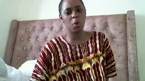 Snapshot of pretty_zii chatting on 10/25/25, 11:51 zii online show from 10/25/25, 11:51