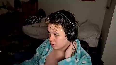 Snapshot of prettyandpeachy chatting on 11/13/25, 10:41 Mistress Mallad online show from 11/13/25, 10:41