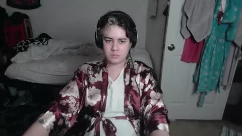 Snapshot of prettyandpeachy chatting on 12/23/25, 12:41 Mistress Mallad online show from 12/23/25, 12:41