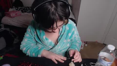 Snapshot of prettyandpeachy chatting on 01/17/26, 12:37 Mistress Mallad online show from 01/17/26, 12:37