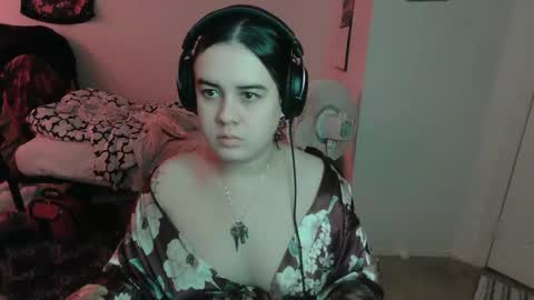 Snapshot of prettyandpeachy chatting on 02/11/26, 12:15 Mistress Mallad online show from 02/11/26, 12:15